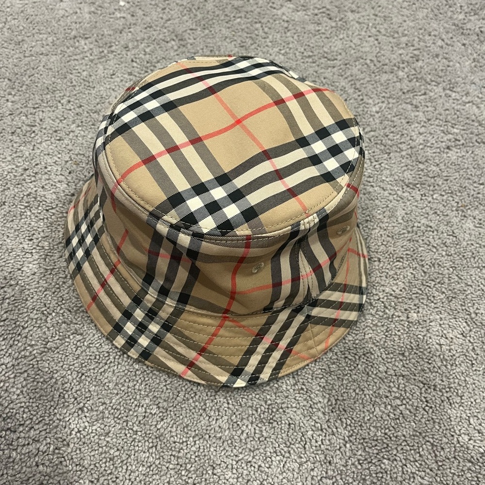 Men’s Burberry bucket hat